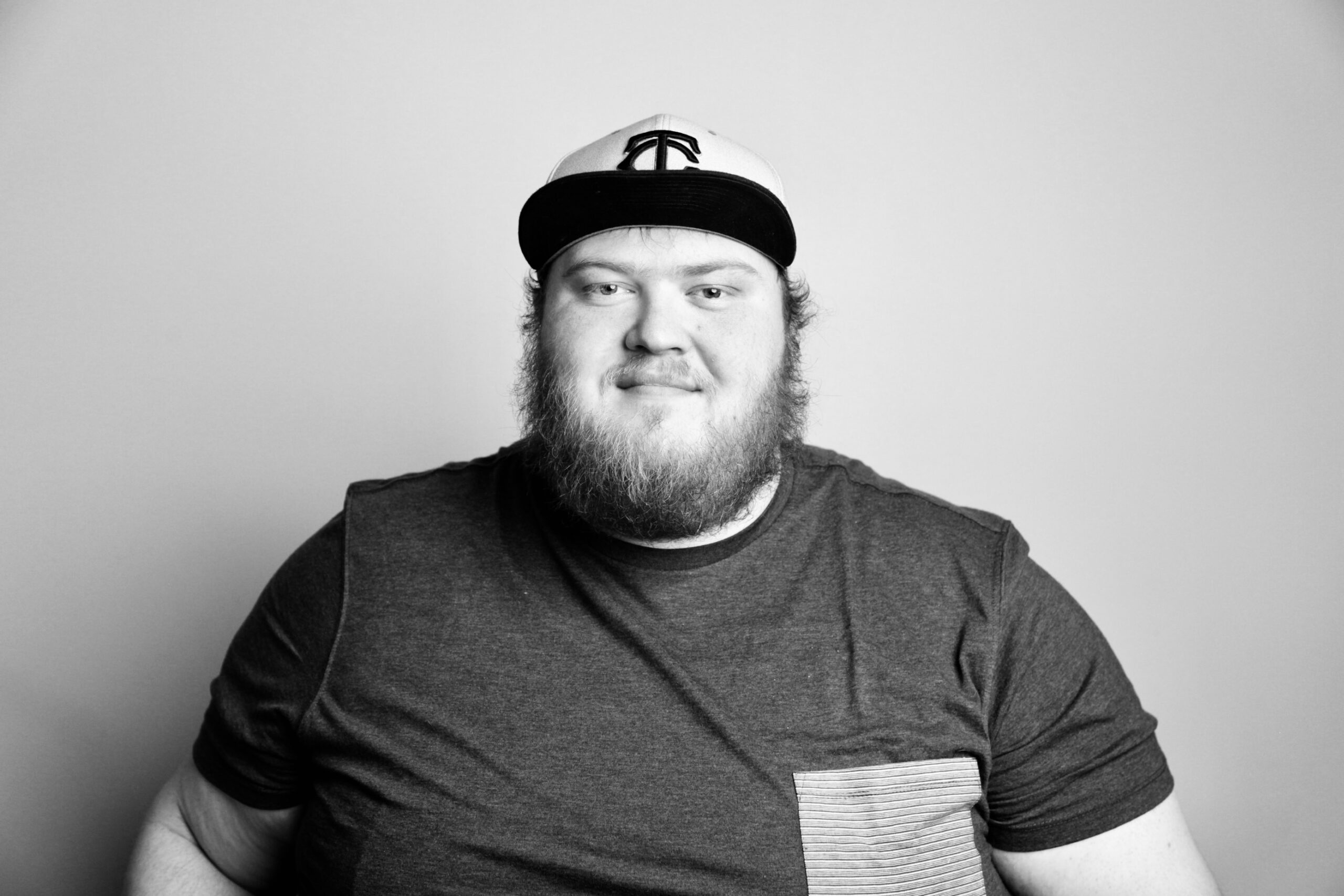 Daniel Lindahl Explores Growth and Vulnerability on the Cinematic “Arrows”