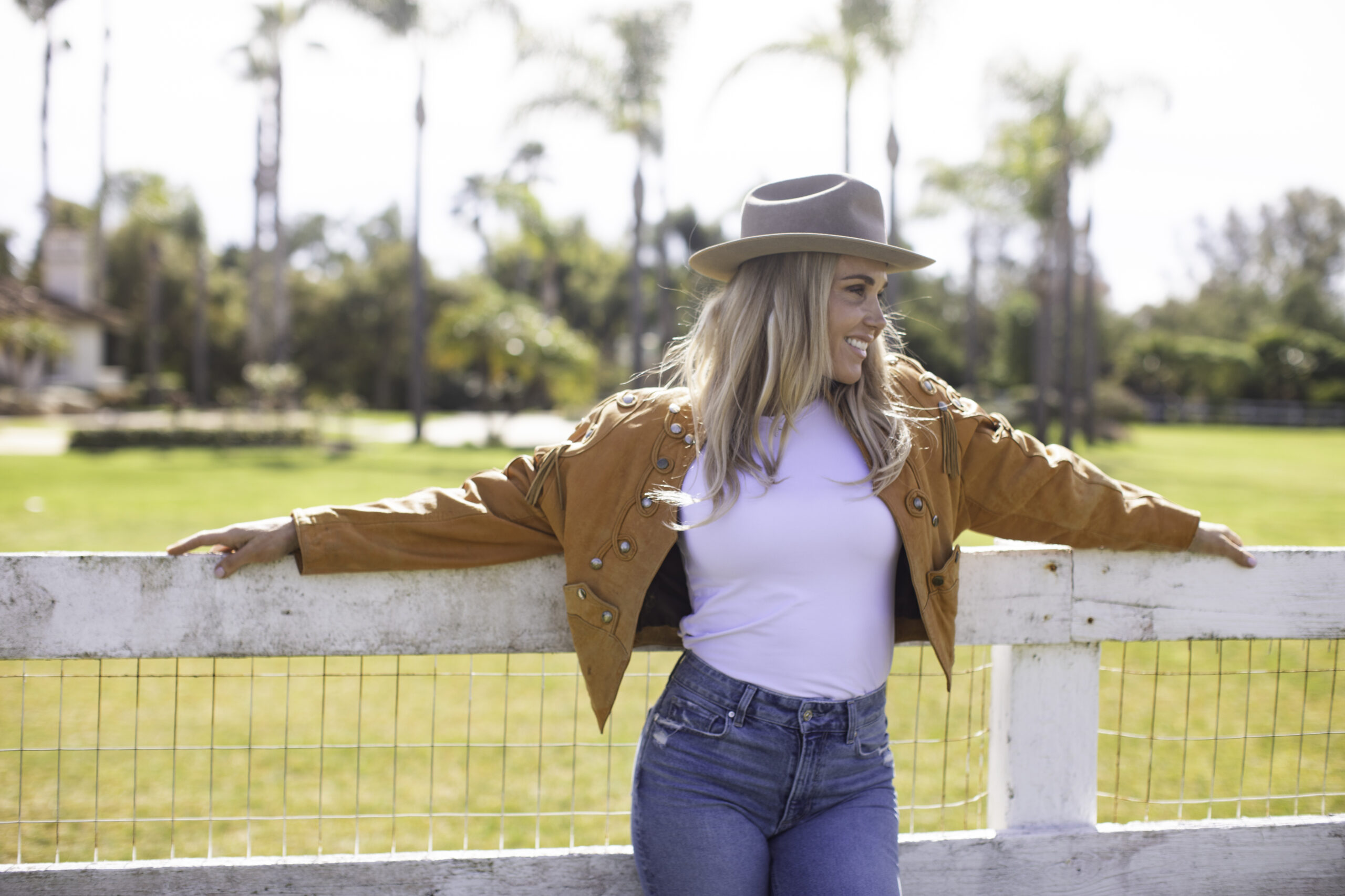 Christian Americana Artist Haisley Releases New Single “He Reigns”