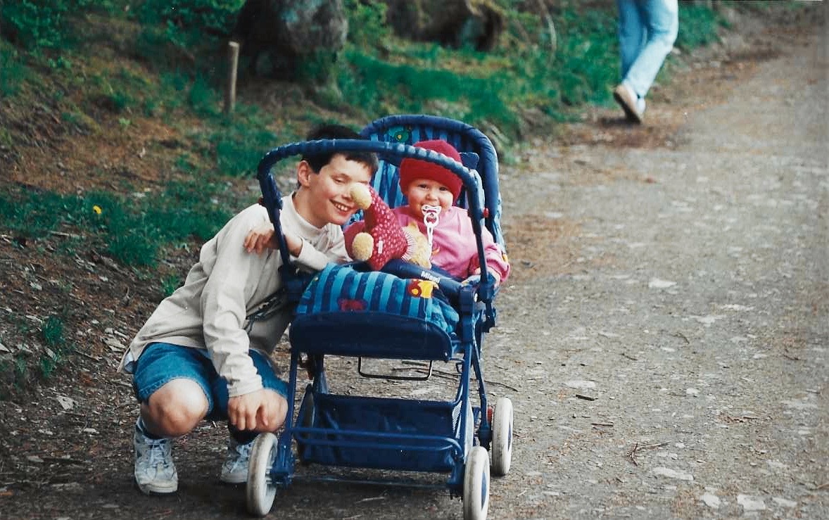 Tyra honors her brother’s memory with the heartfelt tribute “Sascha”