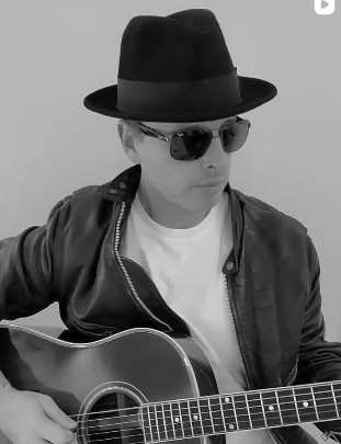 Corey Robbins Reflects on a Fleeting Connection in “Mine For A Minute”